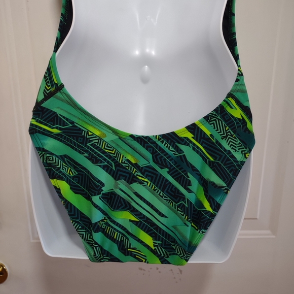 TYR Miramar Diamond Fit Women’s Swimsuit. Size 34 - Picture 8 of 11